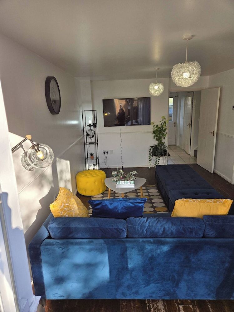 Tranquil Getaway in Wolverhampton - Perfect for Relaxation
