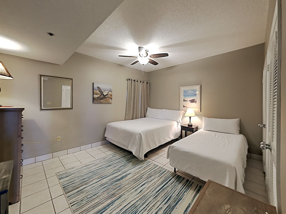 Pensacola Vacations - Navarre Towers by SVR - Property Image 4