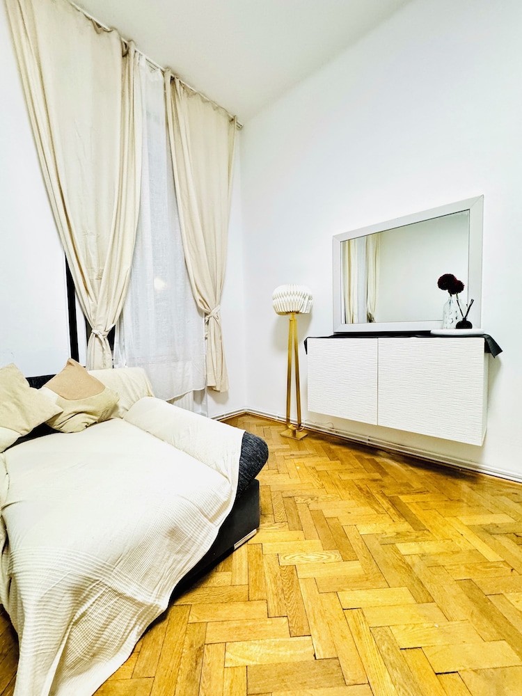 Affordable Apt Near Stadthalle