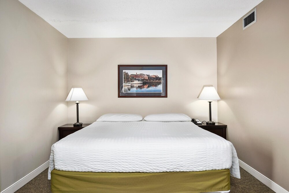 Top Floor Deluxe Suite Bay View view 4