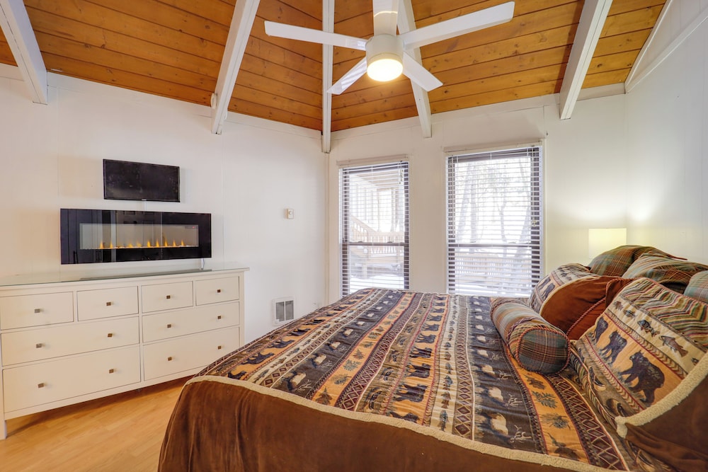 < 1 Mi to Beech Mountain Resort: Comfy Condo
