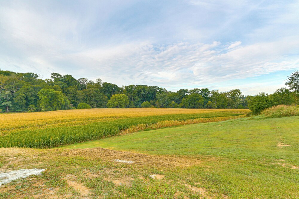 Updated Farmhouse < 2 Mi to Historic Middletown!