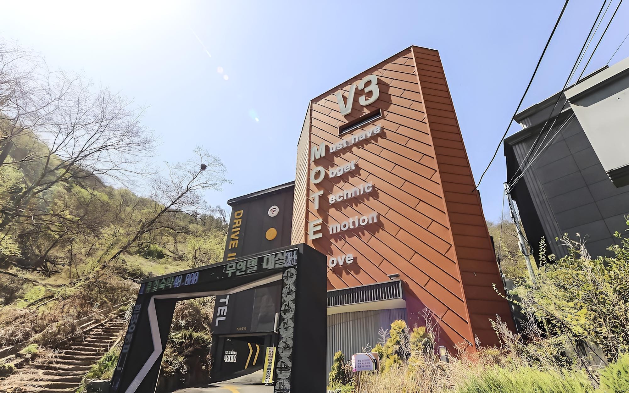 Changwon V3 Self Check-in Motel view 2