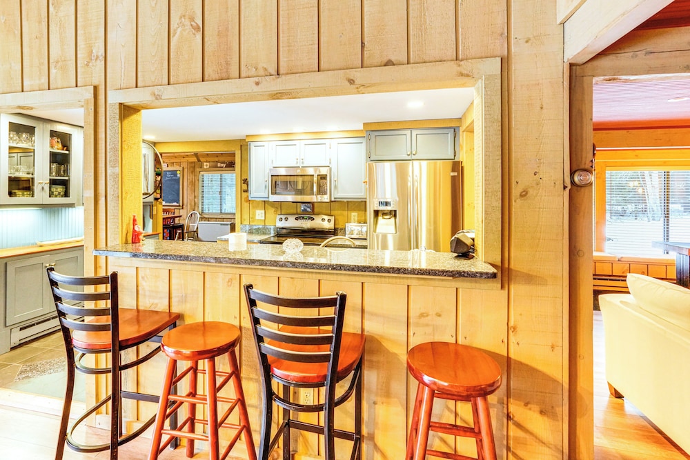 5 Mi to Ski: Family-friendly Home in West Dover!