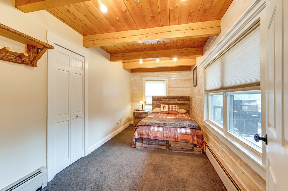8 Mi to Kingdom Trails: Spacious Home w/ Game Room