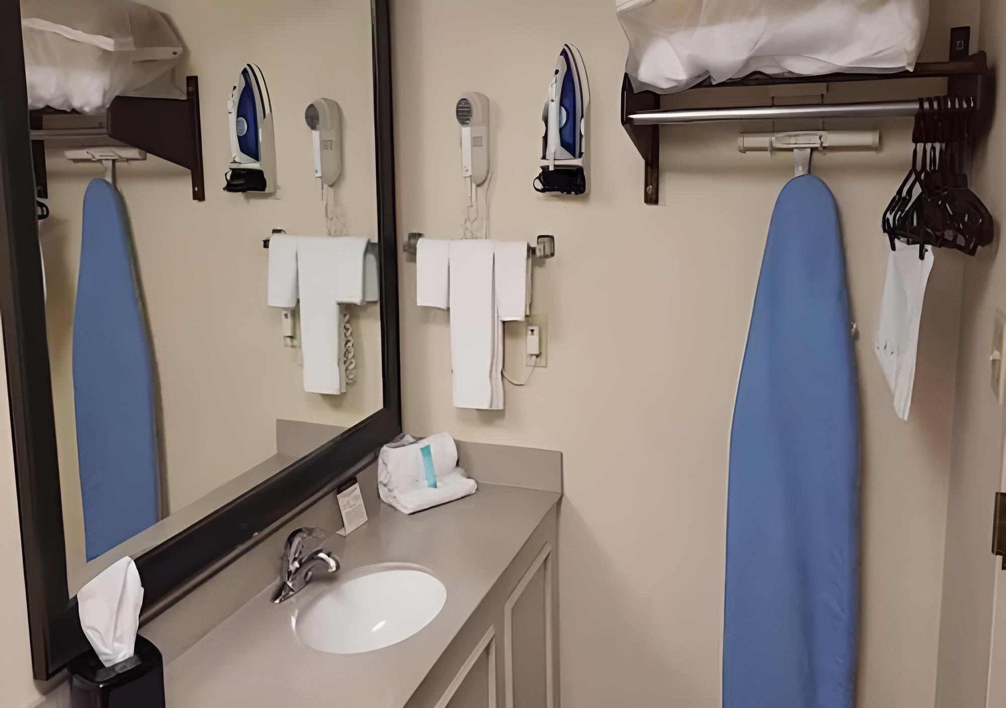 Auburn Place Hotel And Suites