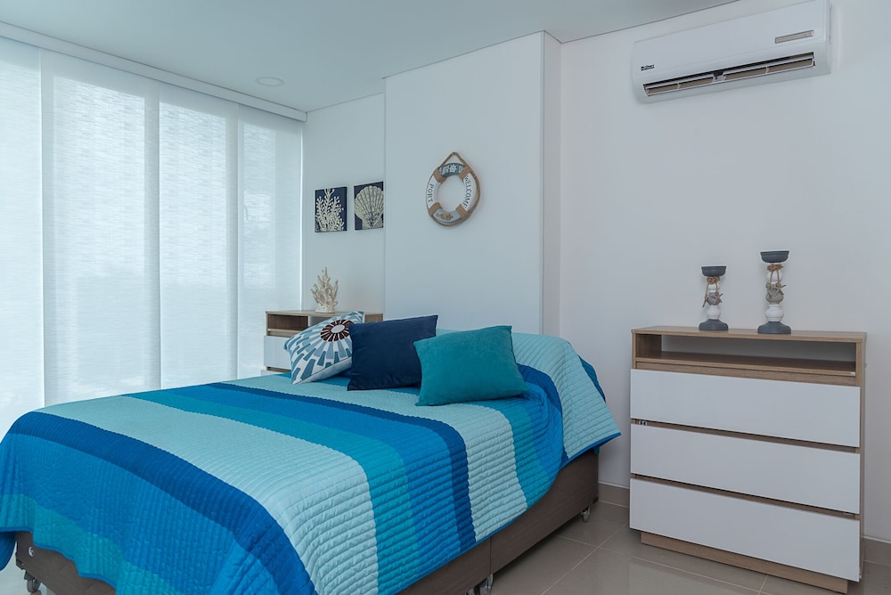 Deluxe Condo W Amenities & Beach view 4