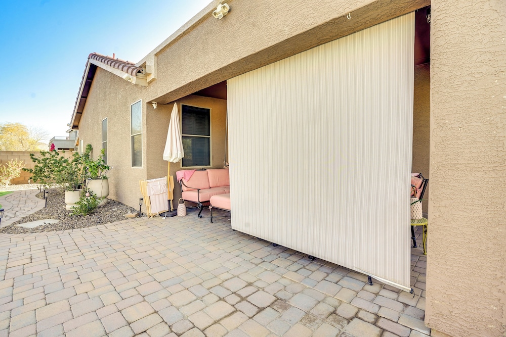 Family-friendly Goodyear Oasis: Fire Table, Pool!