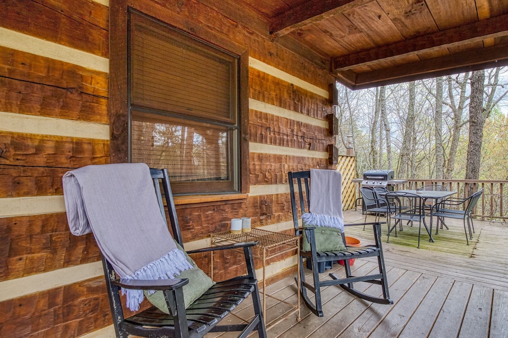 Fantastic Pet Friendly Cabin Hot Tub Fire Pit
