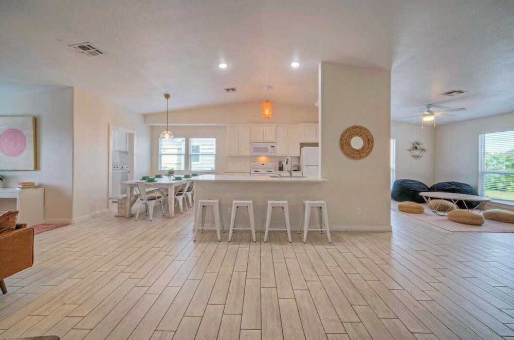 Sleeps 20! 2 Homes Near the Beach, Private Pools, Gameroom, Large Family Retreat