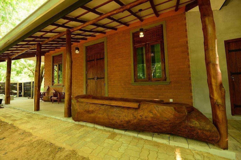 Nil Diya Mankada Safari Lodge