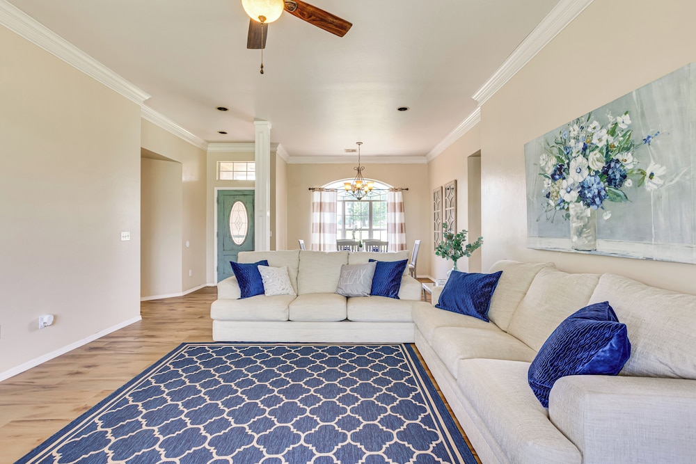 < 1 Mi to Oak Tree National: Cozy Getaway!