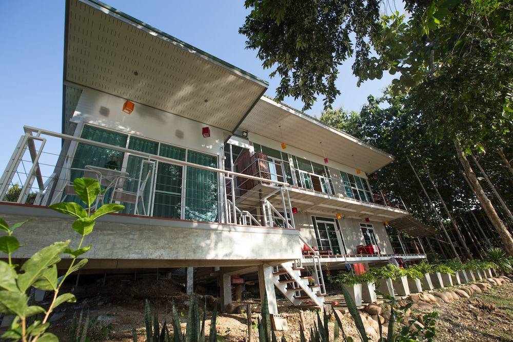 Nan De Panna Riverside Homestay