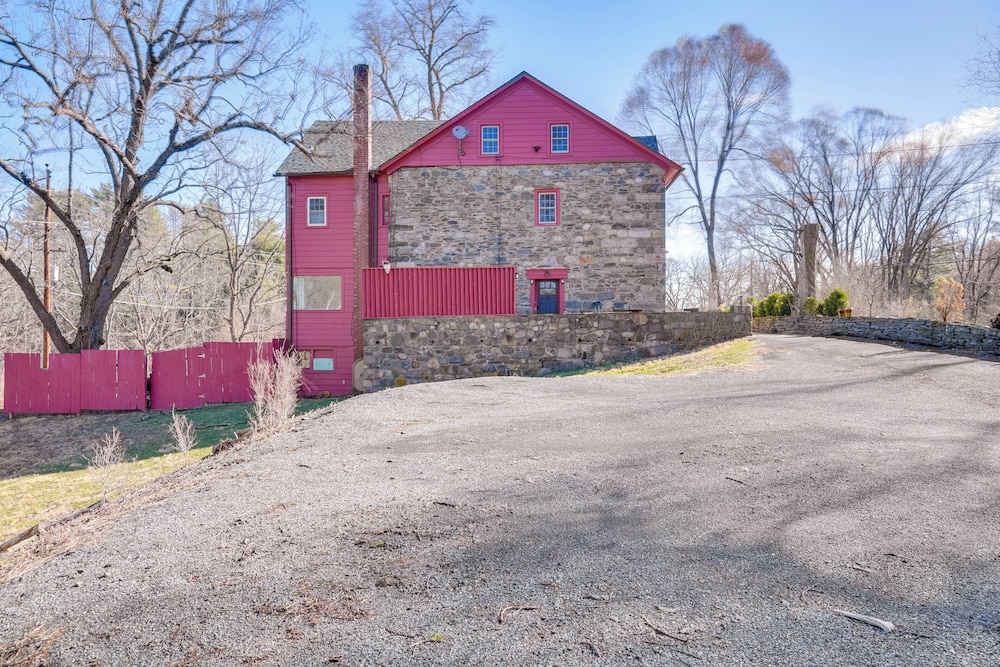 Pet Friendly: Historic East Stroudsburg Manor