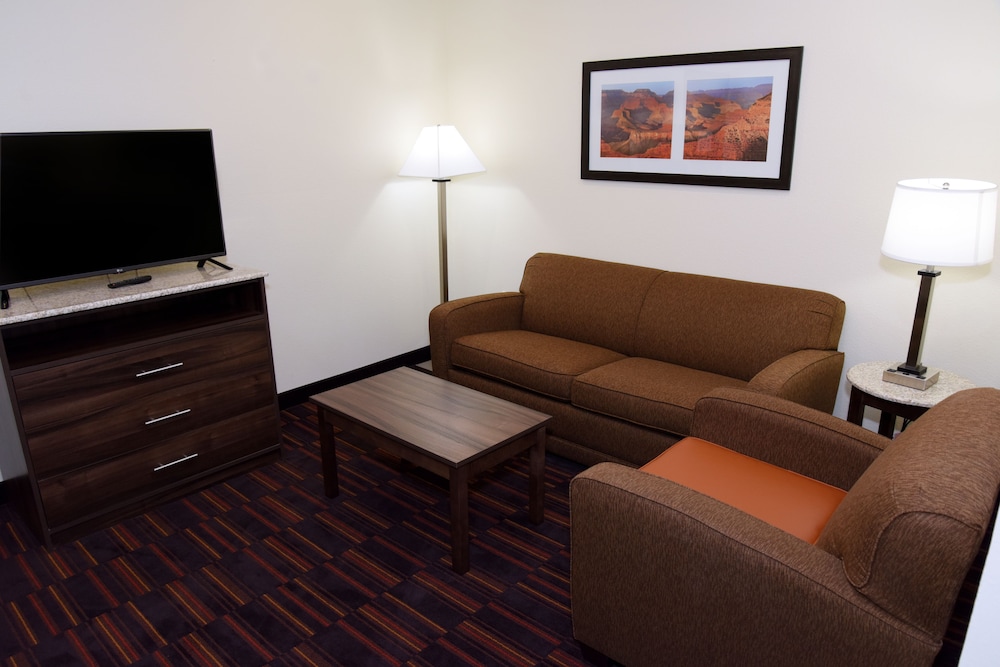 Enid Vacations - Home Away Suites - Property Image 2