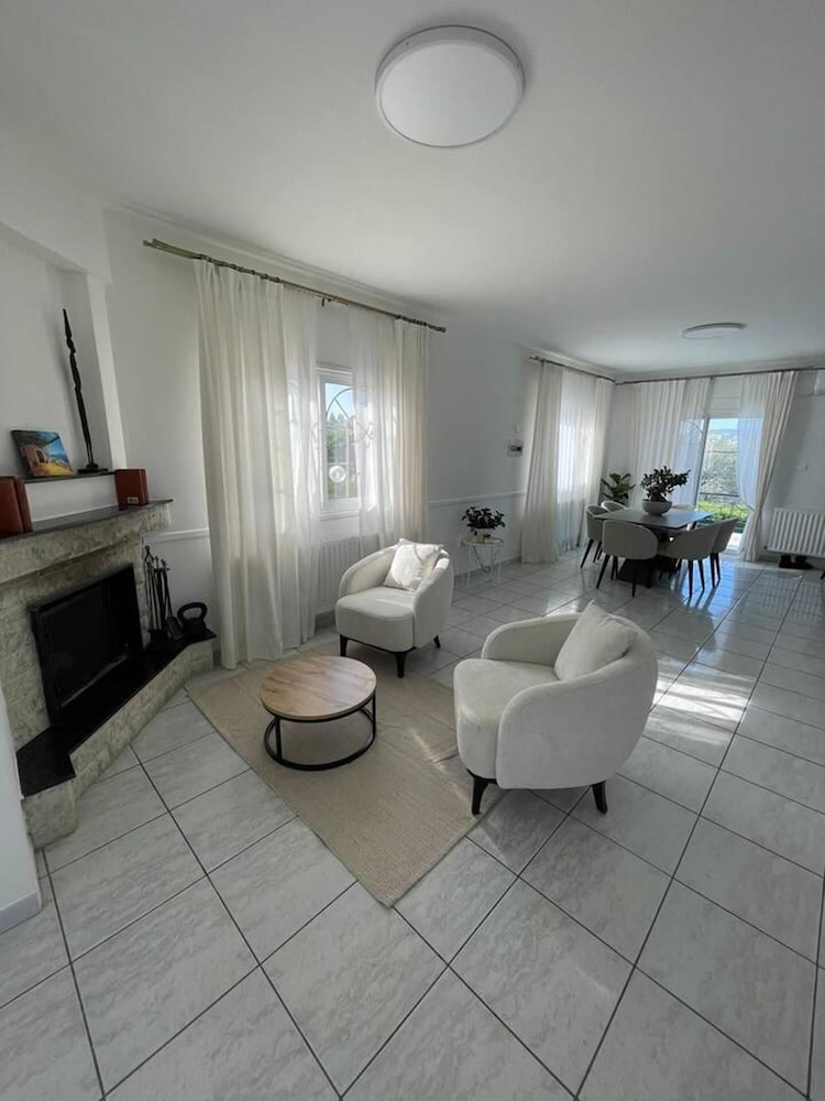 Amazing 4-bed Villa in Limassol