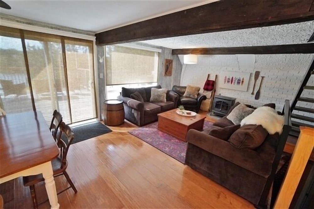 490 Lake St Peter $2100/sum Wk 3 Bedroom Cottage