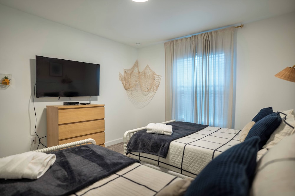 4BR Luxury Home at Champions Gate With Pool