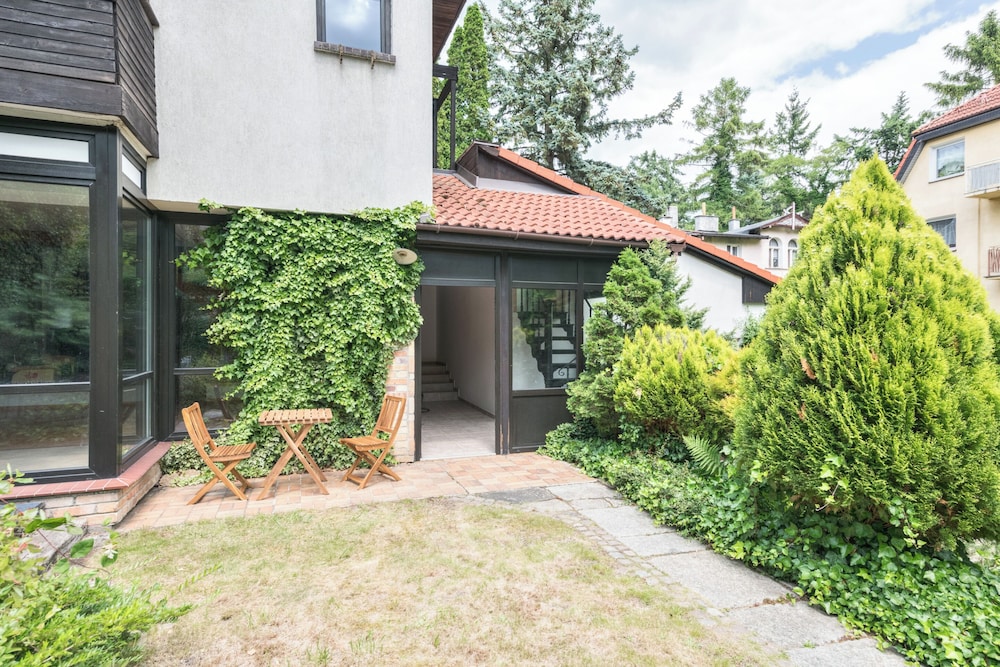 Pokój nad garażem by Grand Apartments