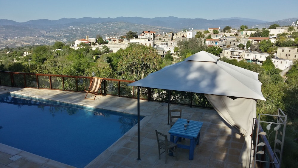 Secluded Restored Farmhouse With Private Pool, 2 Bedrooms and Free Car view 5