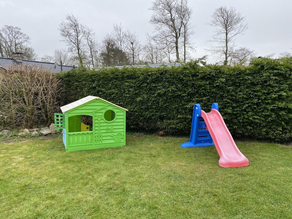 Lovely Holiday Bungalow With Garden
