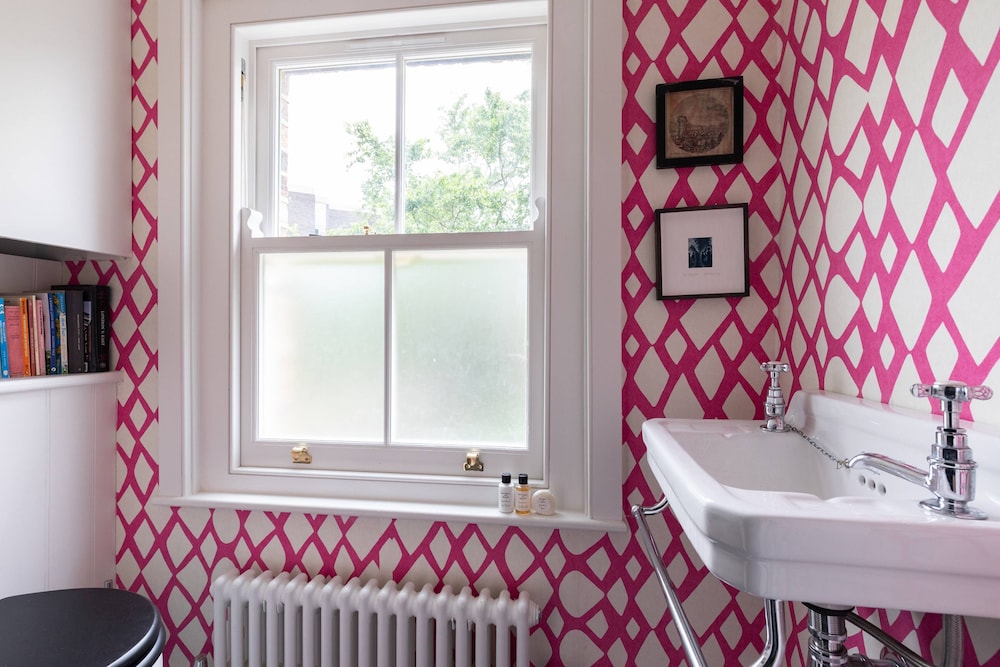 Rochester Road II by Onefinestay