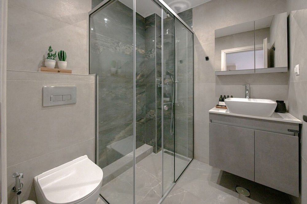 Minimal Chic Retreat Suite
