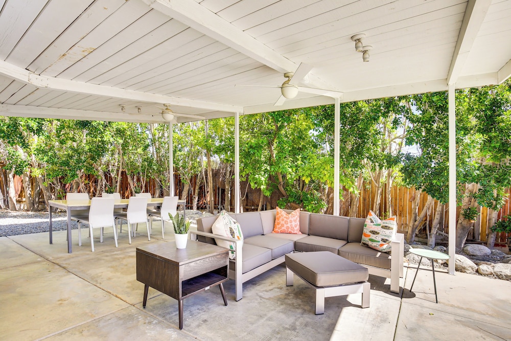 3 Mi to Dtwn: Palm Springs Gem w/ Private Pool!