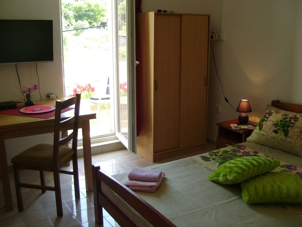 Photo 8