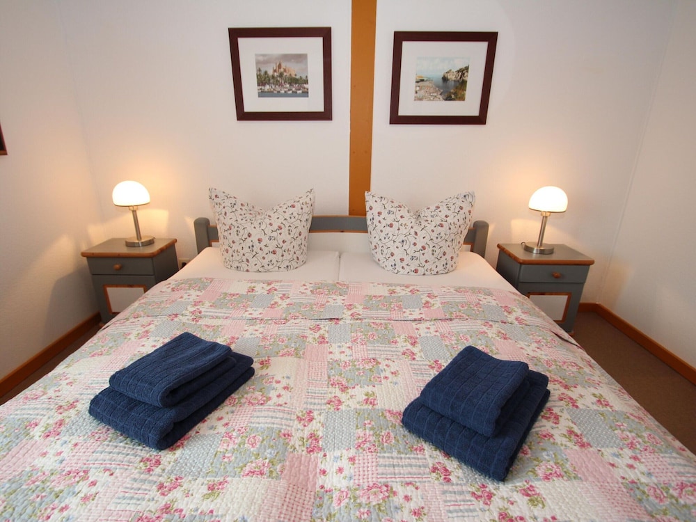 Bed & Sleeping Area