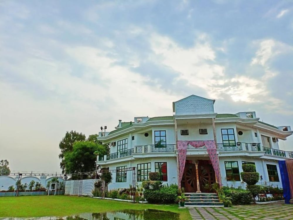 Garden Resorts & Hotel view 4