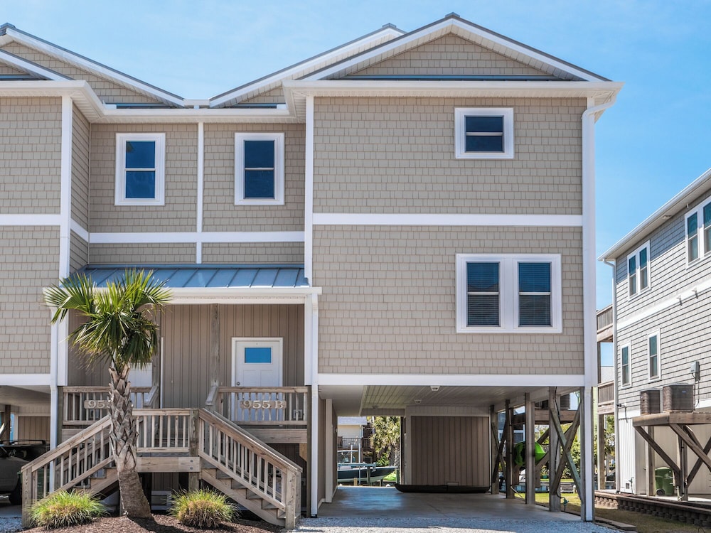 Queens Grant by Topsail Realty