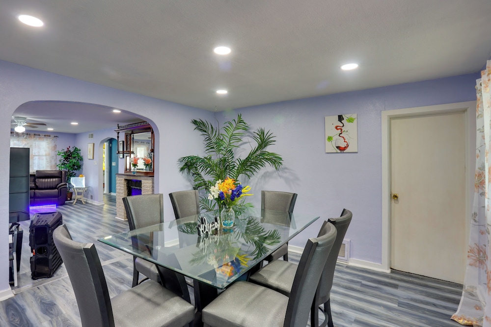 9 Mi to Hersheypark: Spacious Home w/ Deck
