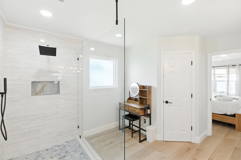 Sunny 3BR w/Hot Tub & Game Room Home