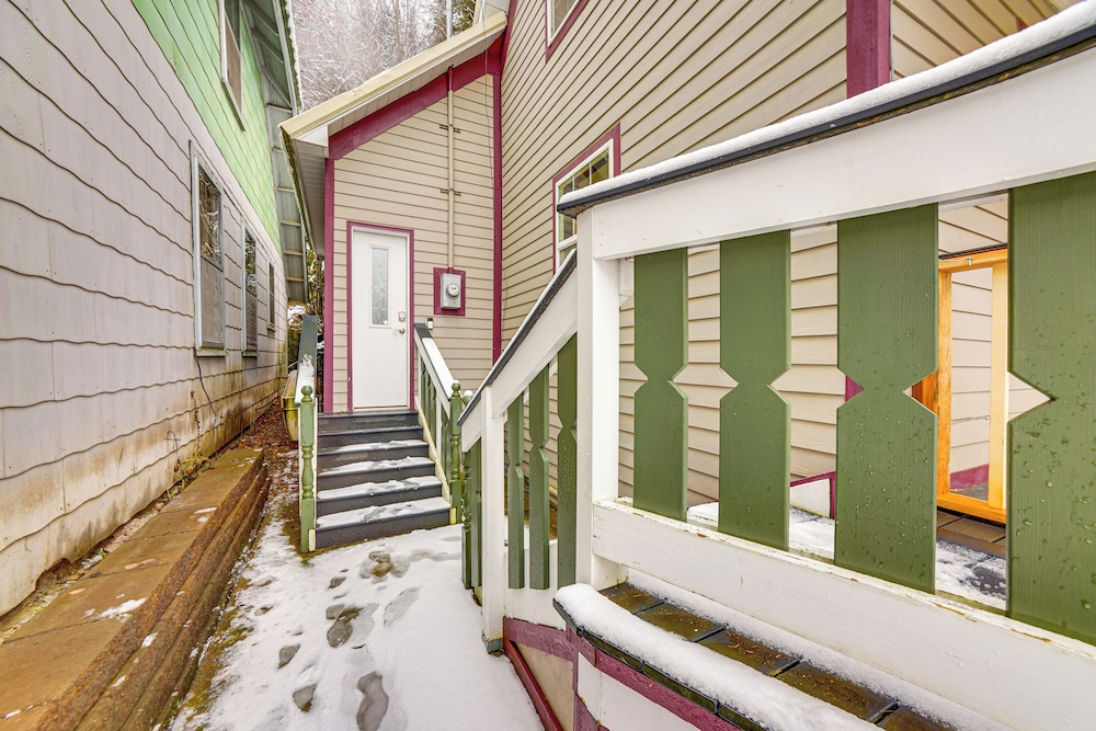 13 Mi to Skiing: Downtown Wallace Home w/ Deck
