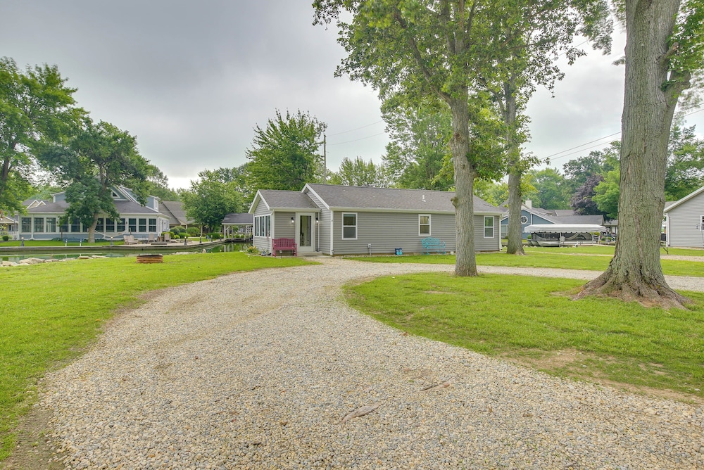 Grand Lake Cabin w/ Private Dock in St Marys!
