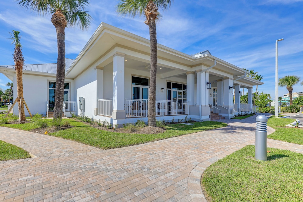 Pool, Golf & Beach Access: Fort Pierce Condo!