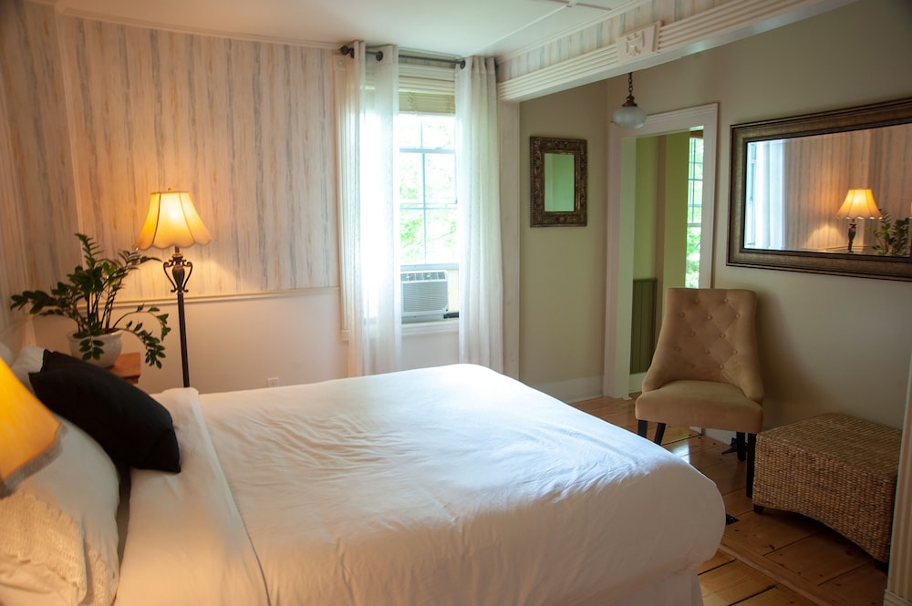 Lee Farm Inn