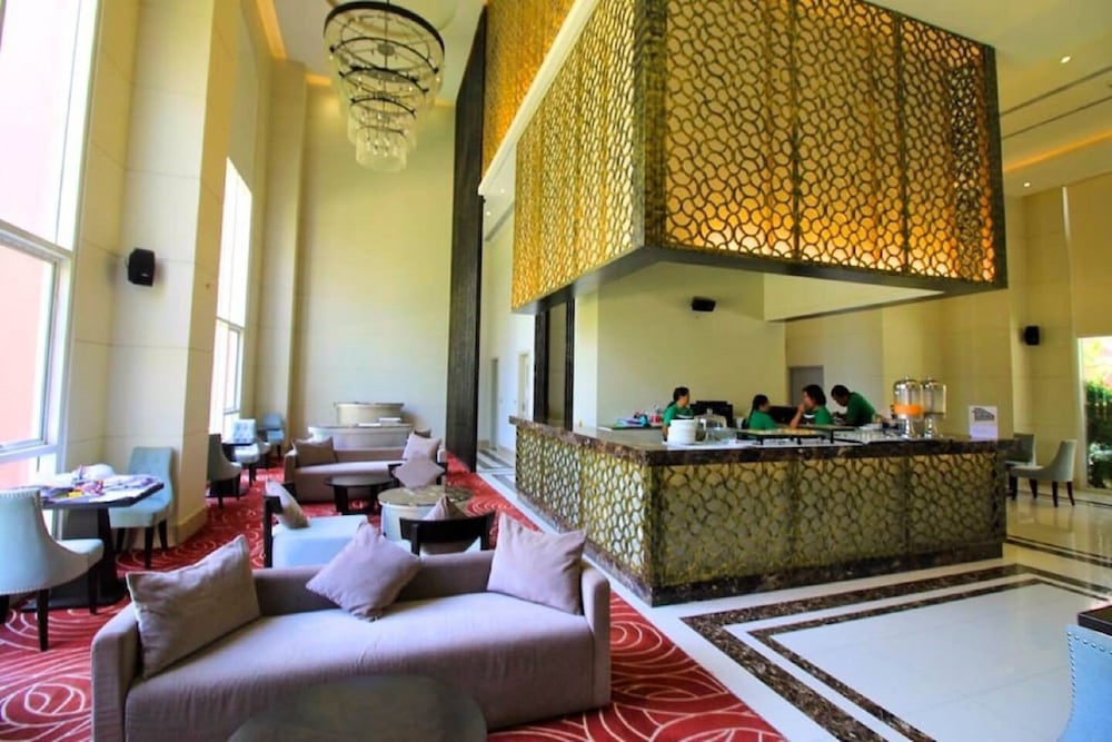 Grande Caribbean Condo by Somphong