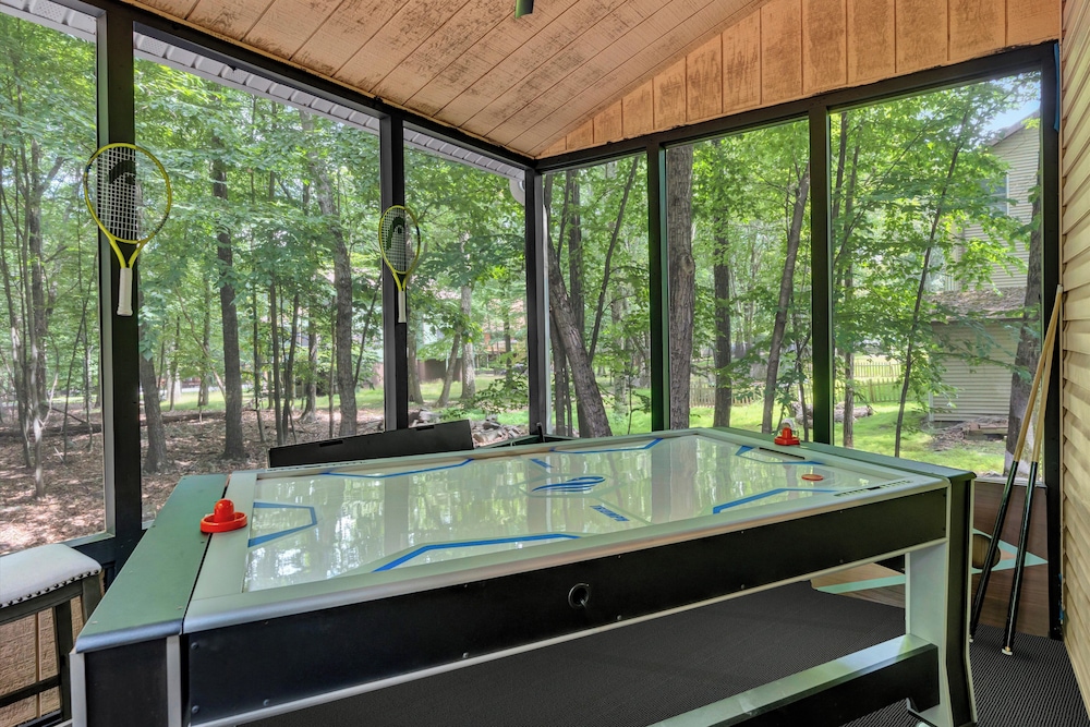 Grill & Games: Family Home in East Stroudsburg!