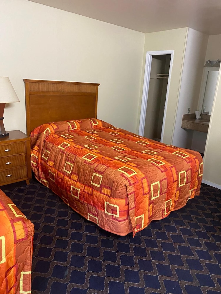 Ivory Tower Motor Inn