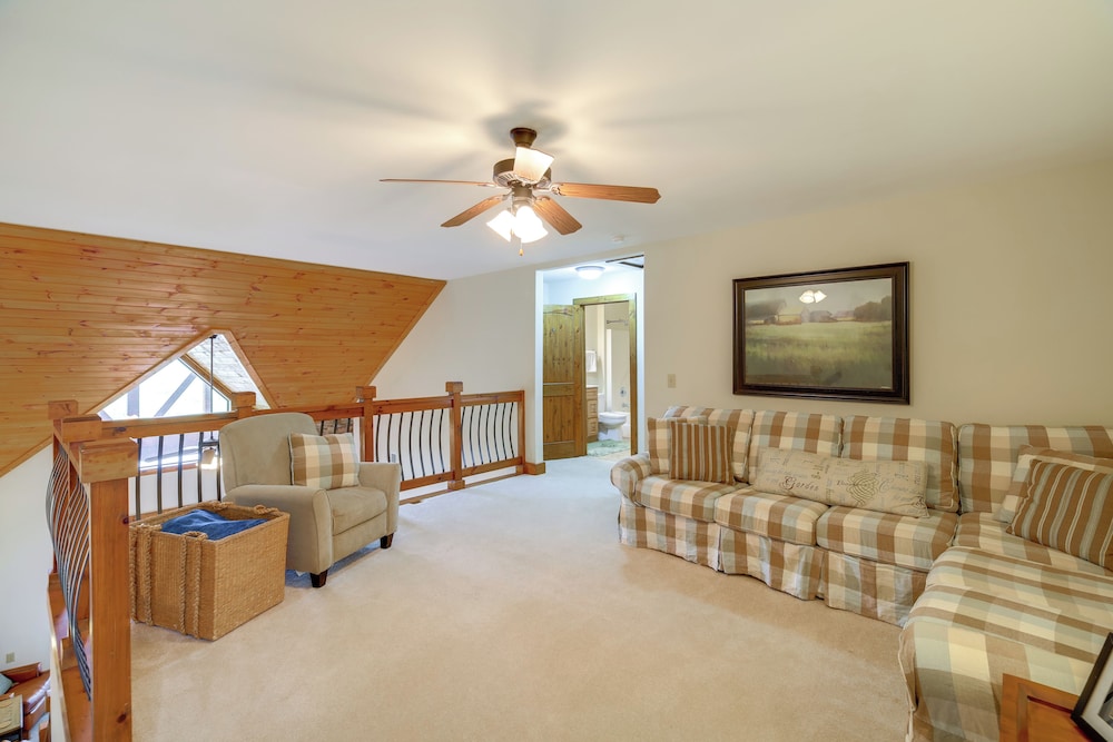 Mountain Condo 2 Mi to Dtwn Banner Elk w/ Views!