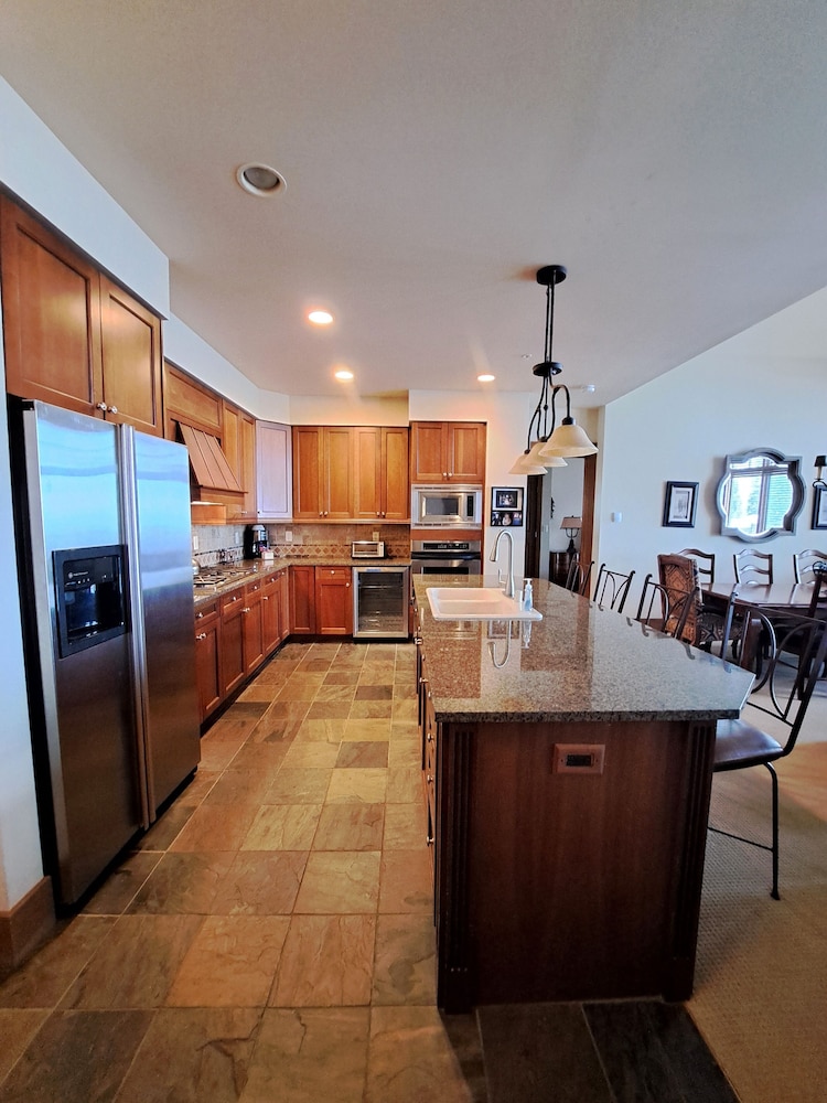 3br Ski-in/ski-out~on Mountain~lone Eagle 3053 3 Bedroom Condo by RedAwning view 4