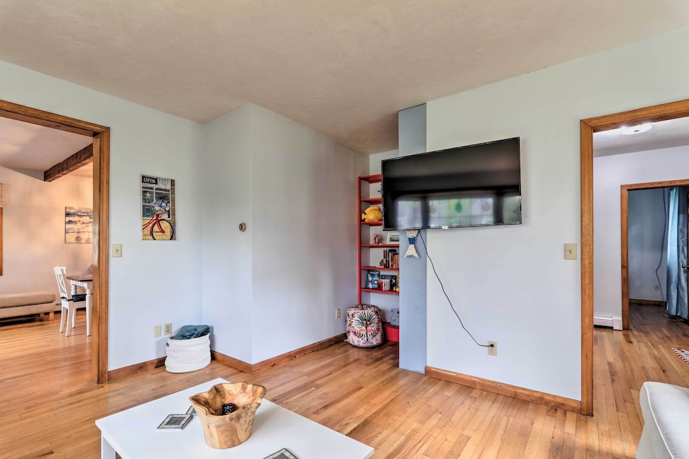 Hyannis Vacations - Lovely Hyannis Cottage - Walk to Beach  Main St! - Property Image 6