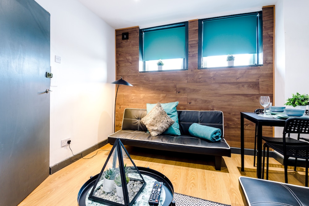 Stay With Empire - Tyldesley Rd view 5