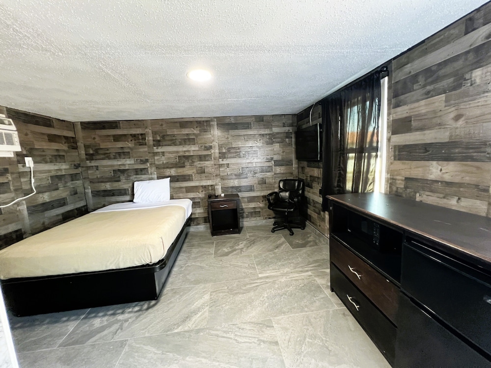 BEVERLY MOTEL