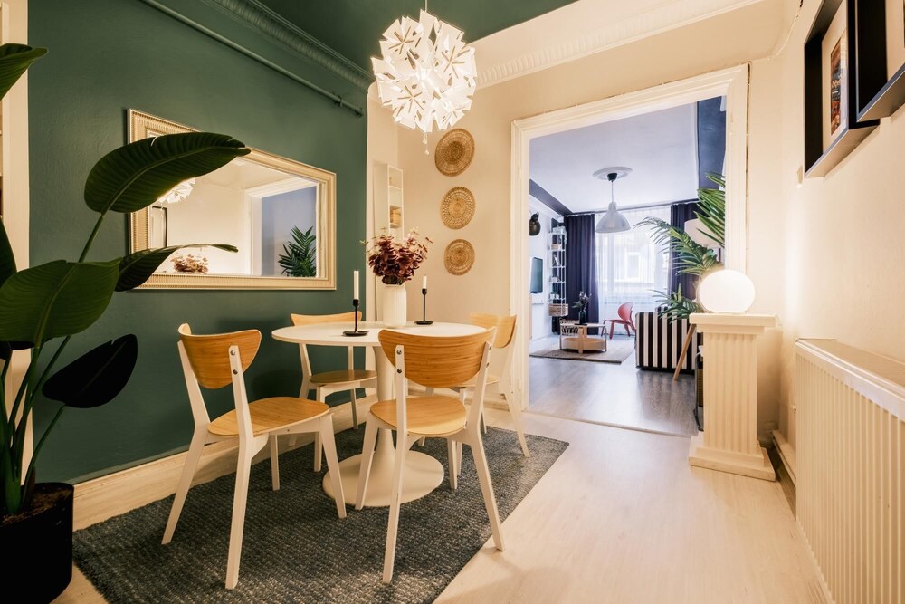 Charming Flat Near Osmanbey Metro Station