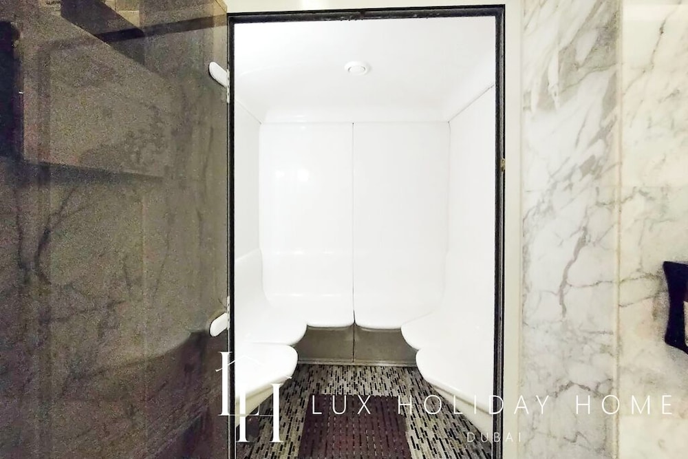 LUX The Bonnington JLT Suite
