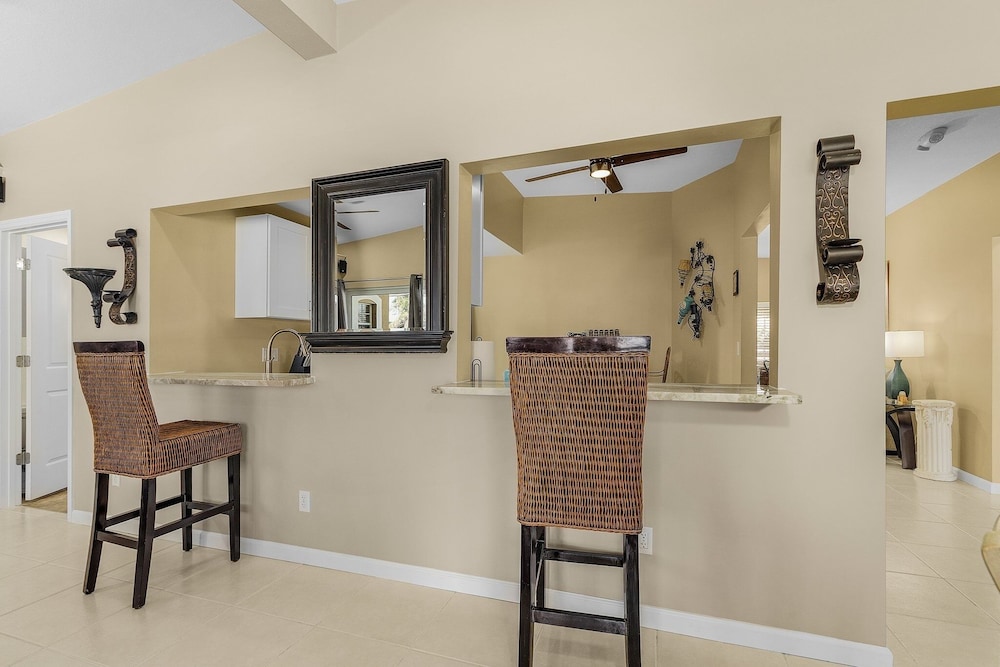 5535 Casa De Lujo: Heated Pool W/ Water Views 4 Bedroom Home