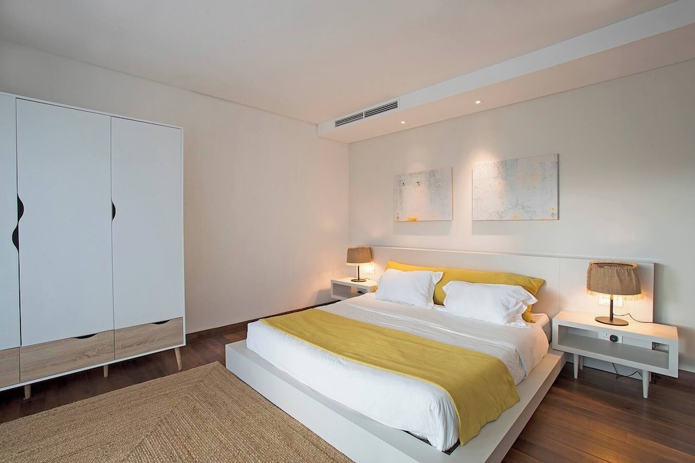 5 Bedroom Luxury Villa at Belle Riviere Residence view 3